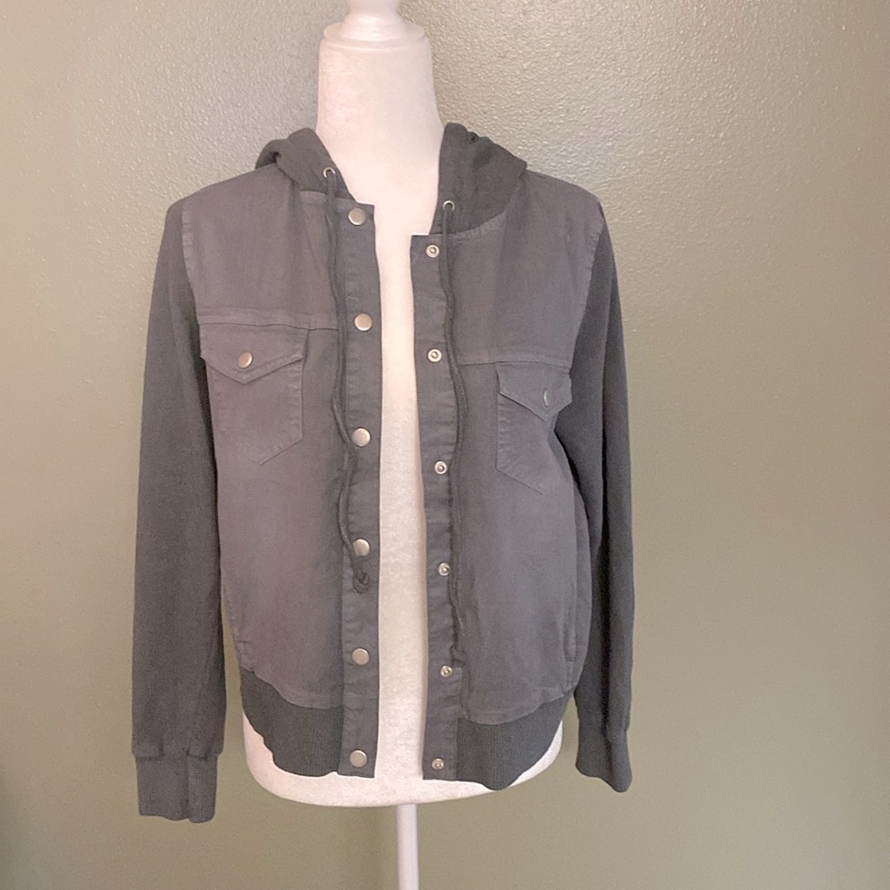 NWT: Women’s Chaser Jacket🌸